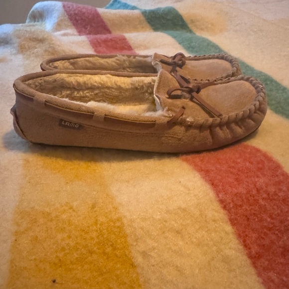 🌙3 FOR $20
LAMO suede and fleece slippers -8 - Picture 2 of 4